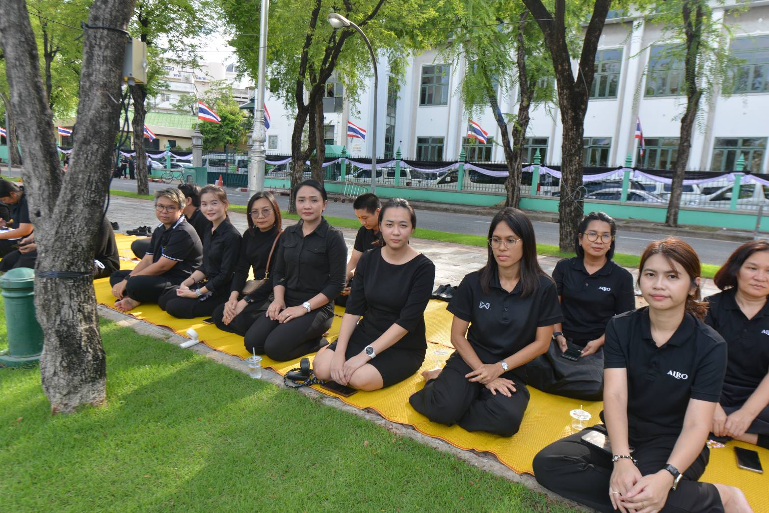 title - ส.ป.ก. ร่วมเข้าเฝ้าฯ และน้อมส่งเสด็จในการเคลื่อนขบวนอัญเชิญพระศพ สมเด็จพระเจ้าลูกเธอเจ้าฟ้าพัชรกิติยาภา นเรนทิราเทพยวดี กรมหลวงราชสาริณีสิริพัชร มหาวัชรราชธิดา สู่พระบรมมหาราชวัง